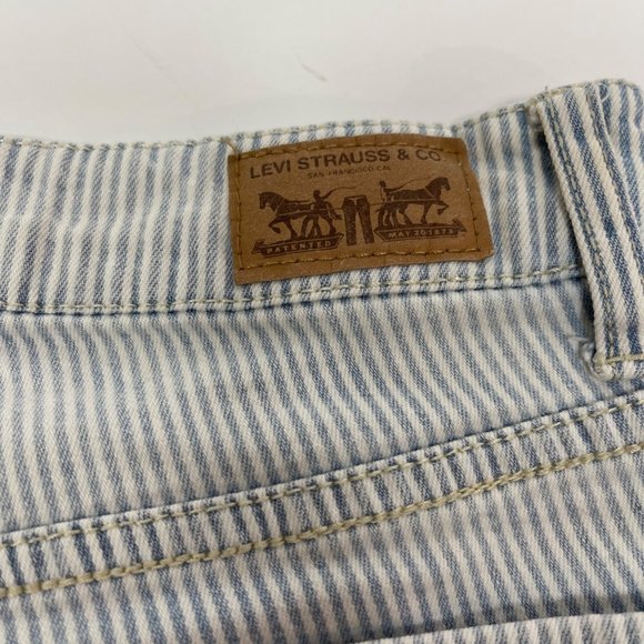 LEVI’S Shorty Short Lightwash Blue White Stripes Red Tab Size 11 - Picture 5 of 9